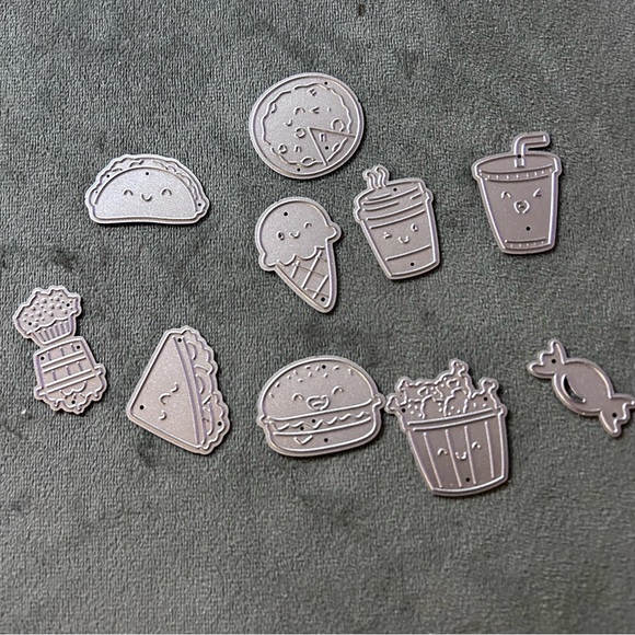 Tattered Lace Baby Blue Die Cut or Emboss Machine with 10 pieces of dies - Picture 9 of 9